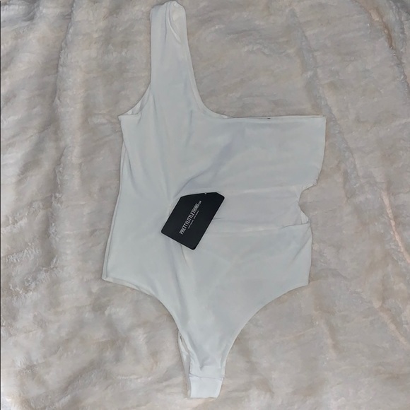 PrettyLittleThing Cut-Out Bodysuit - Picture 2 of 5